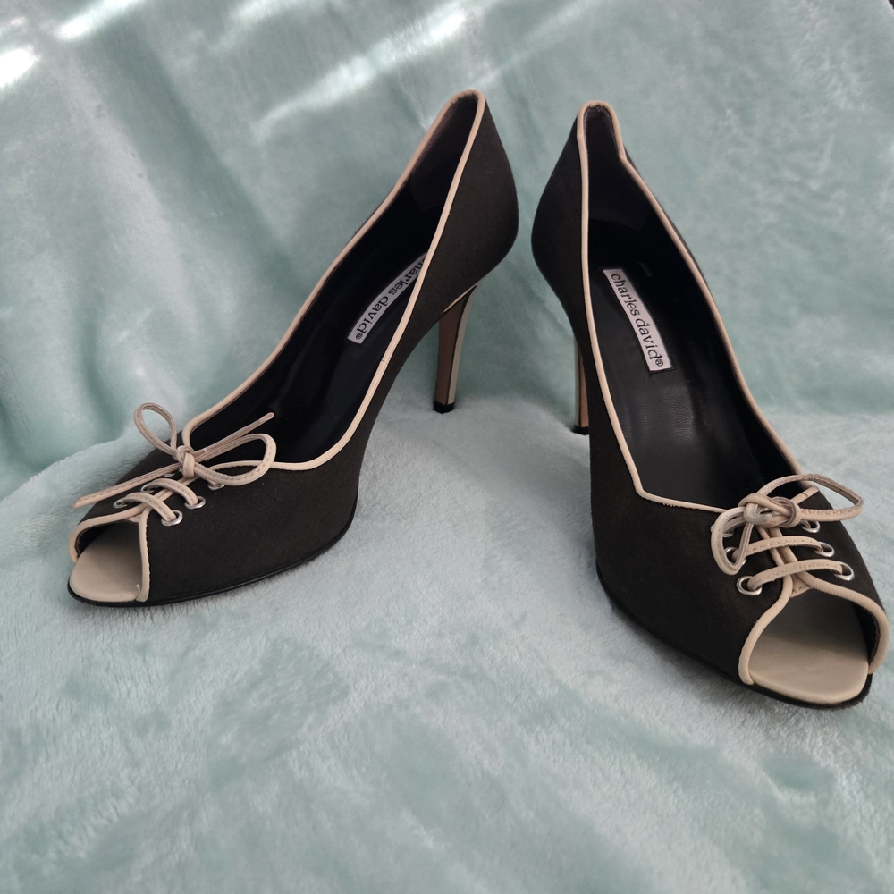 Charles David Elegant Brown and Cream Peep-Toe Heels 8B